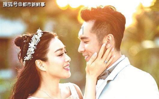 女生一般拿着镜子对着男生化妆是什么意思?游戏画面